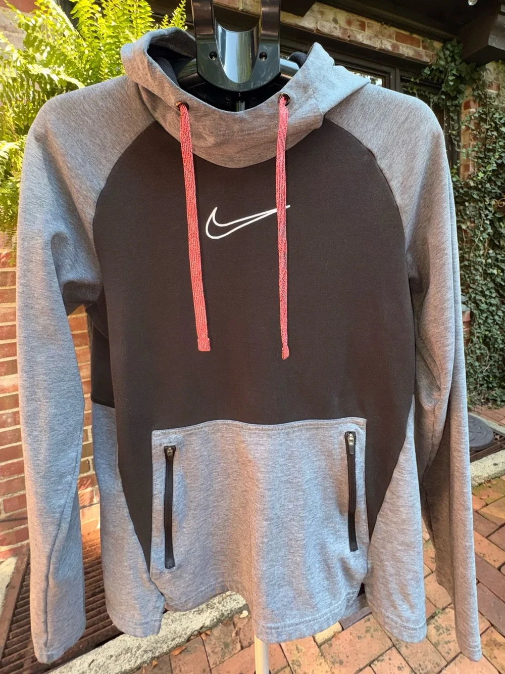 Nike Hoodie Mens Small Black Gray Pullover Zipper Pocket Swoosh Sweatshirt EUC
